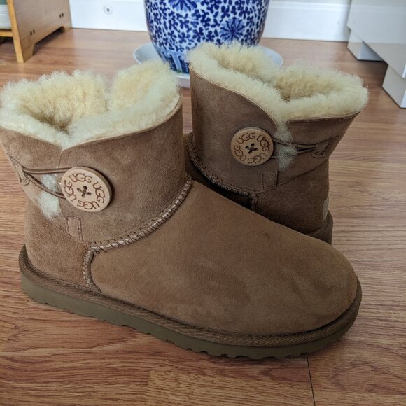 NWOT Mini Bailey Button Boots by UGG - Picture 2 of 7